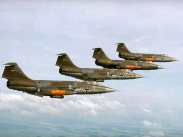 Captain Lockheed & The Starfighters – Right Stuff
